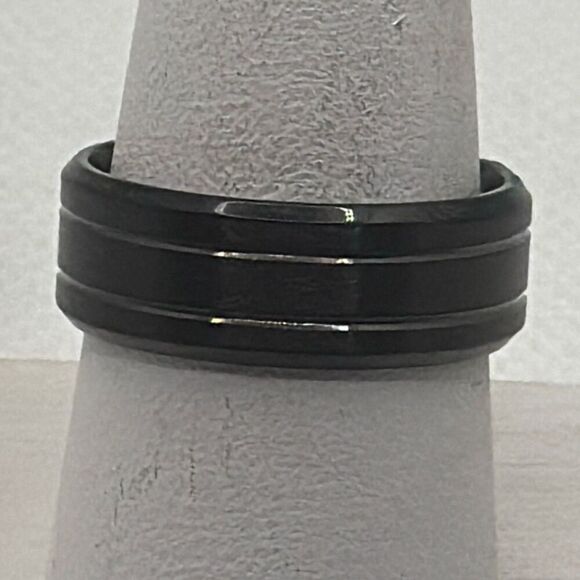 Brand New!! Size 14 Titanium plated beveled edge band, ring - Picture 2 of 4